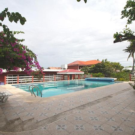Oyo 853 Malapascua Beach And Dive Resort Ngoại thất bức ảnh